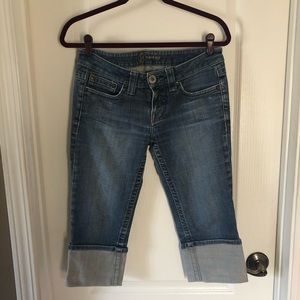 Women’s capri jeans